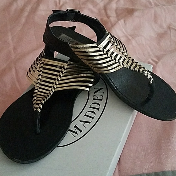 Steve Madden Shoes - Steve Madden Starly flat sandals